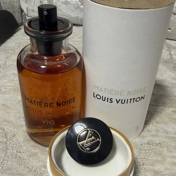 Louis Vuitton Matière Noire - Amber Liquid with Black Cap and White/Gold Tube - Picture 3 of 3